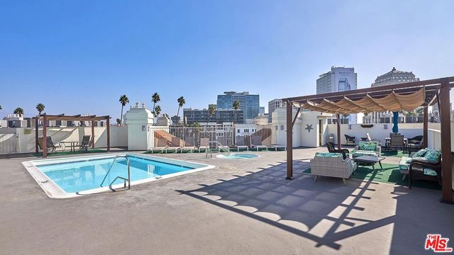 620 S Gramercy Place 432, Los Angeles, CA 90005