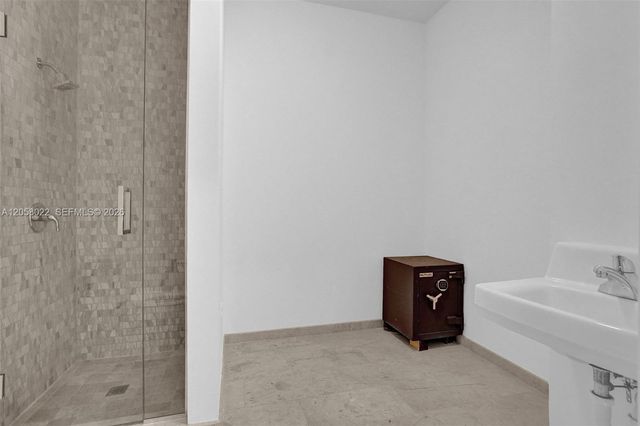 88 SW 7th Street 4011, Miami, FL 33130