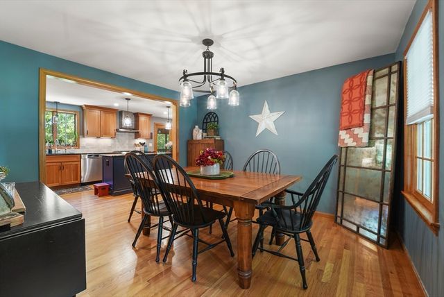 261 Pine Hill Rd, Chelmsford, MA 01824