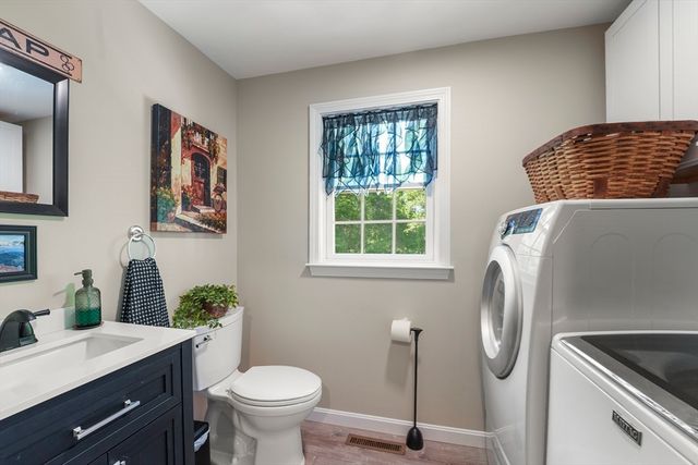 261 Pine Hill Rd, Chelmsford, MA 01824