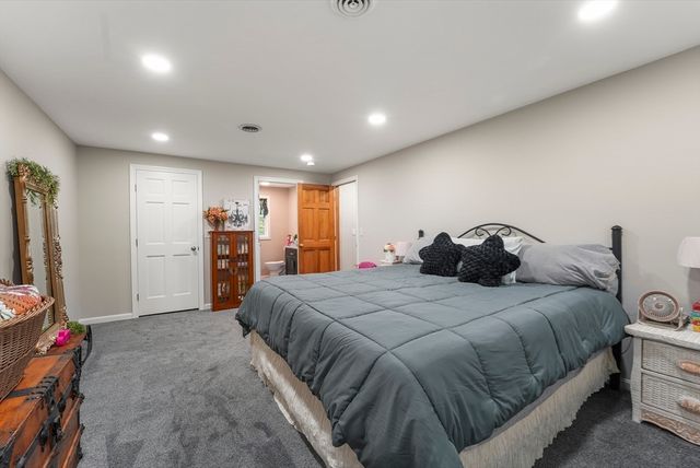 261 Pine Hill Rd, Chelmsford, MA 01824