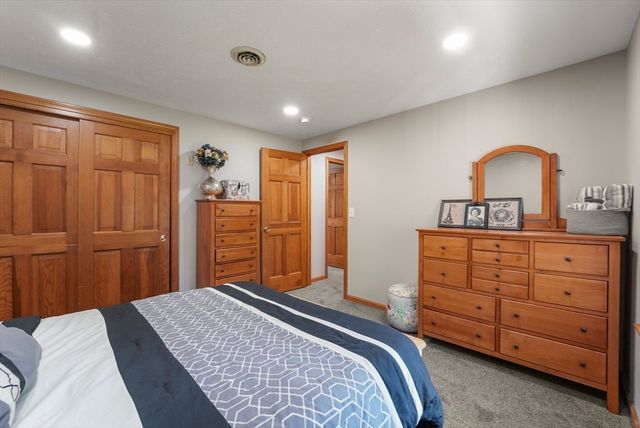 261 Pine Hill Rd, Chelmsford, MA 01824