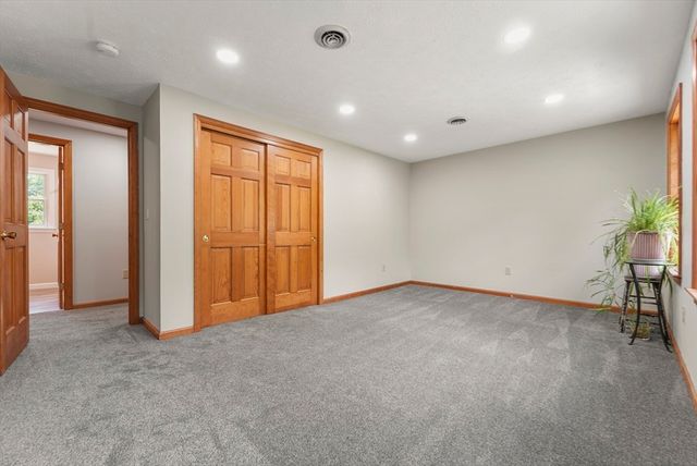 261 Pine Hill Rd, Chelmsford, MA 01824