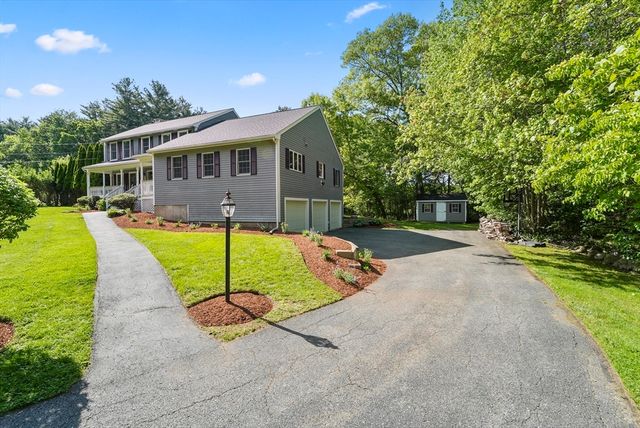 261 Pine Hill Rd, Chelmsford, MA 01824