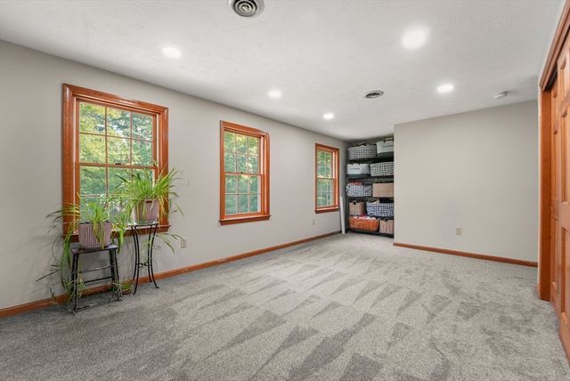 261 Pine Hill Rd, Chelmsford, MA 01824
