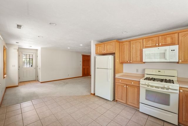 261 Pine Hill Rd, Chelmsford, MA 01824
