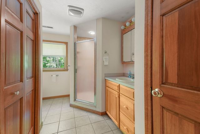 261 Pine Hill Rd, Chelmsford, MA 01824