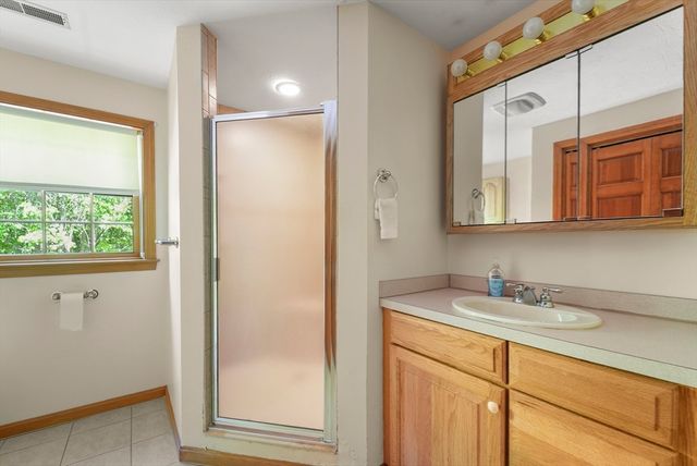 261 Pine Hill Rd, Chelmsford, MA 01824