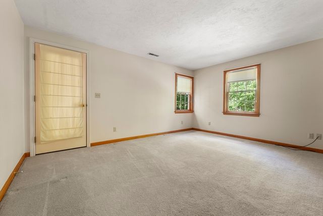 261 Pine Hill Rd, Chelmsford, MA 01824