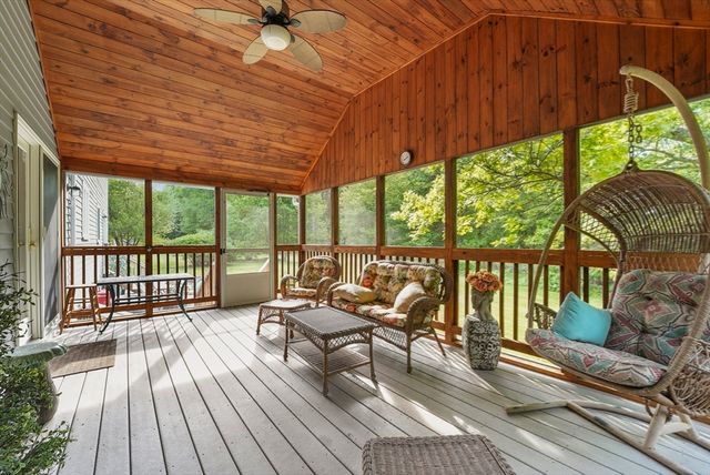 261 Pine Hill Rd, Chelmsford, MA 01824