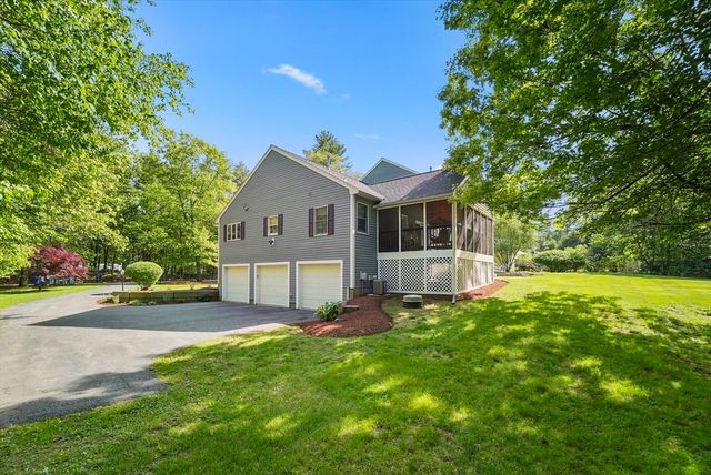 261 Pine Hill Rd, Chelmsford, MA 01824