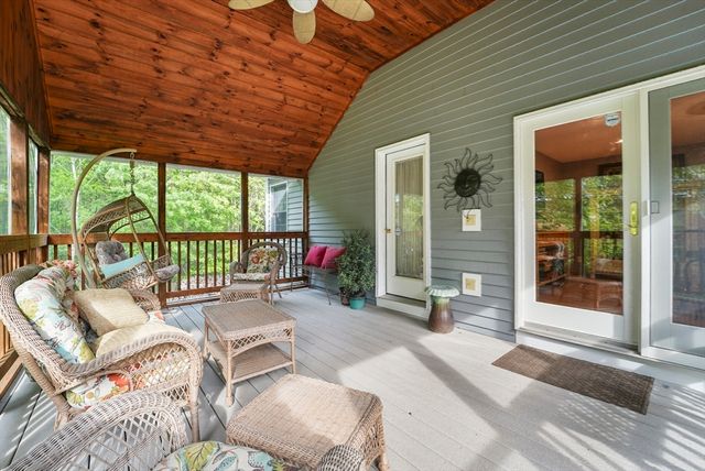 261 Pine Hill Rd, Chelmsford, MA 01824