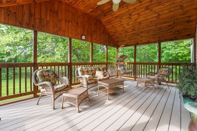 261 Pine Hill Rd, Chelmsford, MA 01824