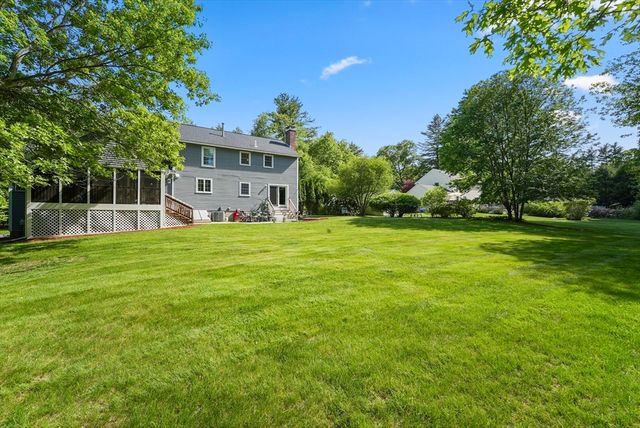 261 Pine Hill Rd, Chelmsford, MA 01824