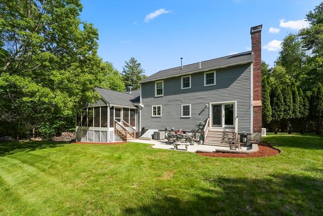 261 Pine Hill Rd, Chelmsford, MA 01824