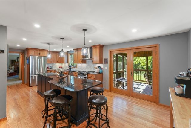 261 Pine Hill Rd, Chelmsford, MA 01824