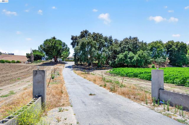 391 Union Road, Hollister, CA 95023