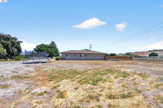 391 Union Road, Hollister, CA 95023