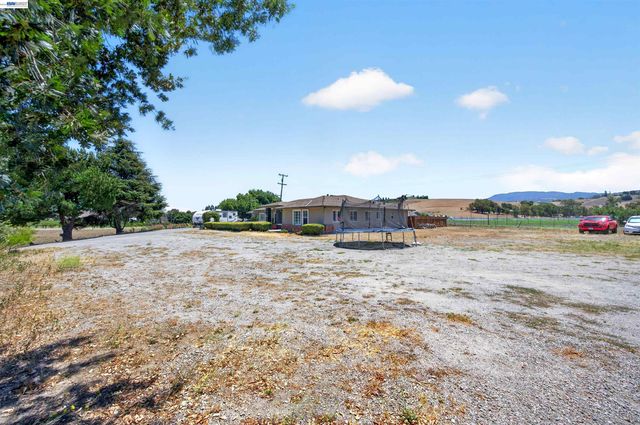 391 Union Road, Hollister, CA 95023