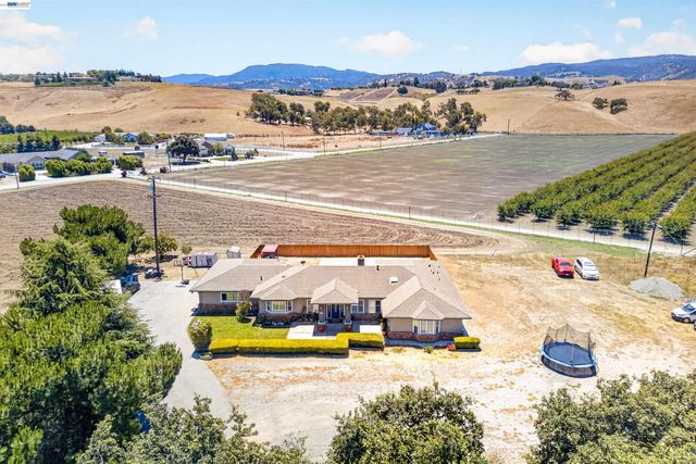 391 Union Road, Hollister, CA 95023