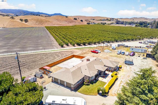 391 Union Road, Hollister, CA 95023