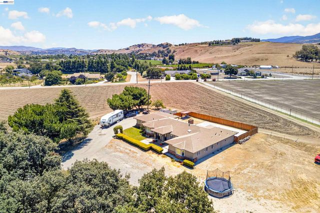391 Union Road, Hollister, CA 95023