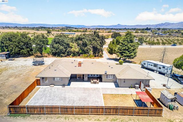 391 Union Road, Hollister, CA 95023