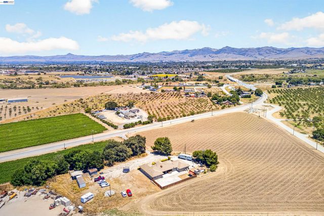 391 Union Road, Hollister, CA 95023
