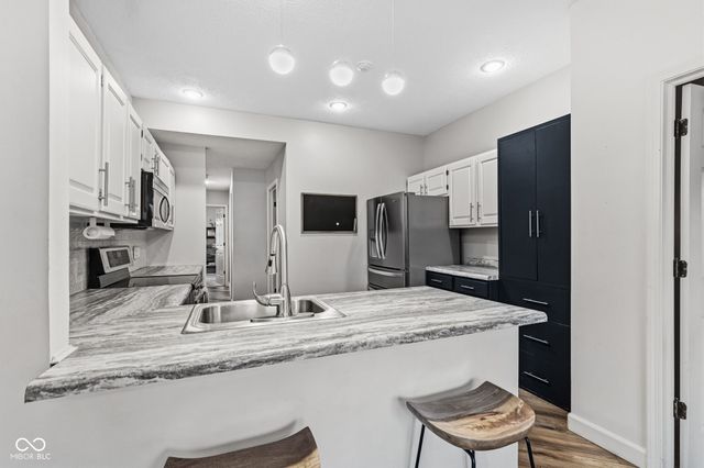 8675 Champions Drive, Indianapolis, IN 46256