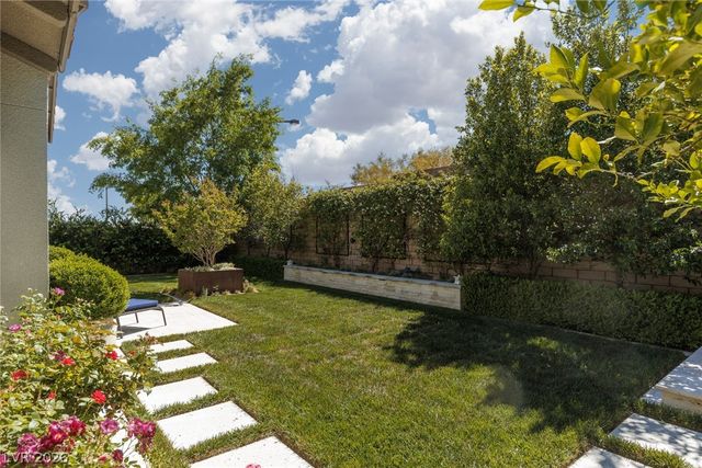 325 Castellari Drive, Las Vegas, NV 89138