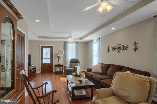 457 E MARKET ST, Williamstown, PA 17098