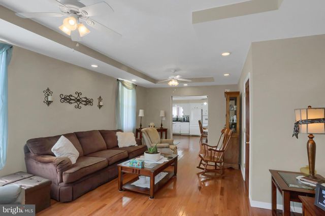 457 E MARKET ST, Williamstown, PA 17098