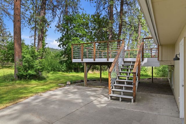 10852 W Sagewood Rd, Nine Mile Falls, WA 99026