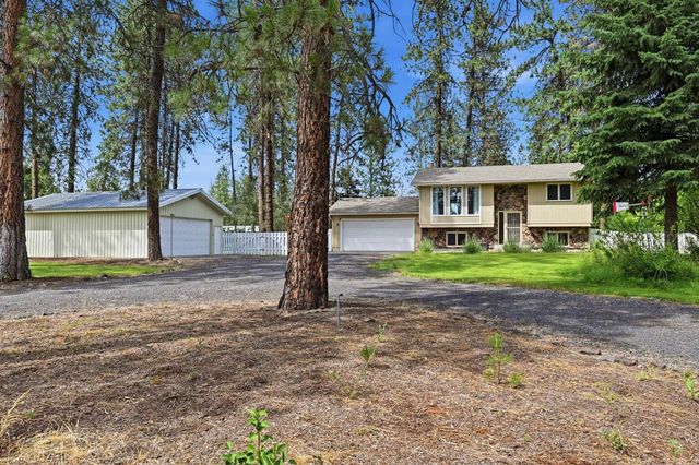 10852 W Sagewood Rd, Nine Mile Falls, WA 99026