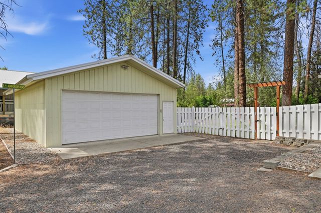10852 W Sagewood Rd, Nine Mile Falls, WA 99026