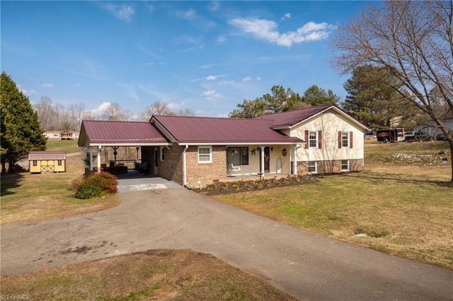 2198 S McKinney Road, Mount Airy, NC 27030