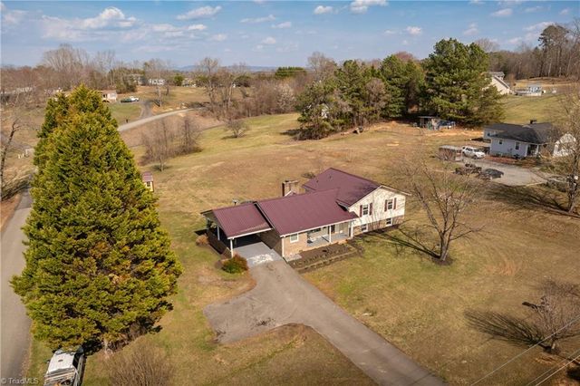 2198 S McKinney Road, Mount Airy, NC 27030