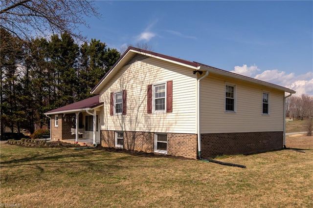 2198 S McKinney Road, Mount Airy, NC 27030