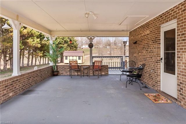 2198 S McKinney Road, Mount Airy, NC 27030