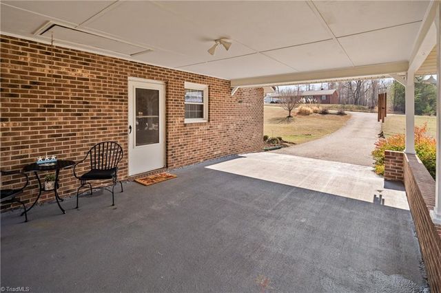 2198 S McKinney Road, Mount Airy, NC 27030