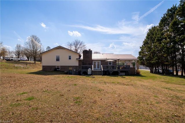 2198 S McKinney Road, Mount Airy, NC 27030