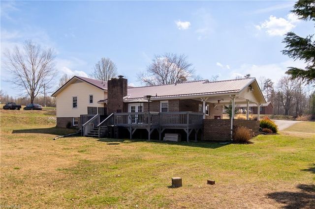 2198 S McKinney Road, Mount Airy, NC 27030