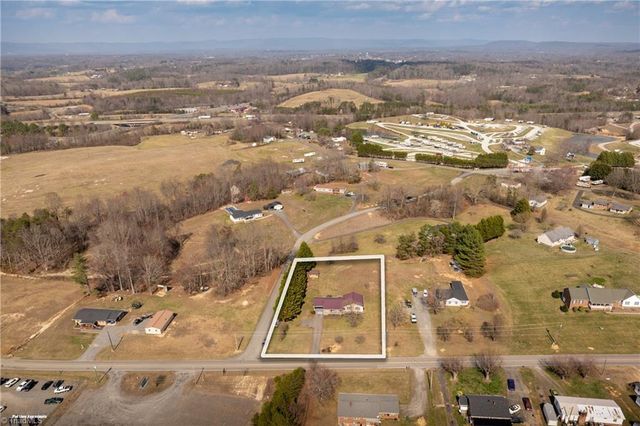 2198 S McKinney Road, Mount Airy, NC 27030