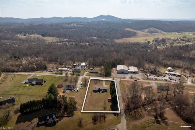 2198 S McKinney Road, Mount Airy, NC 27030