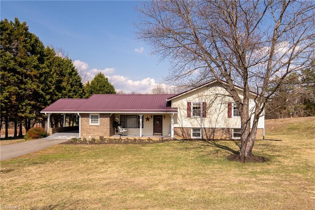 2198 S McKinney Road, Mount Airy, NC 27030