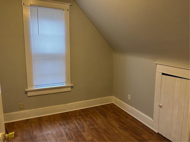 2423 S 12 Street, St Joseph, MO 64503