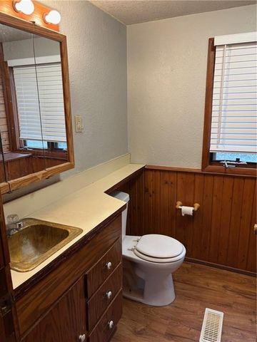 2423 S 12 Street, St Joseph, MO 64503