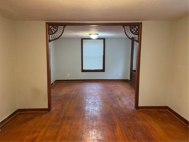 2423 S 12 Street, St Joseph, MO 64503