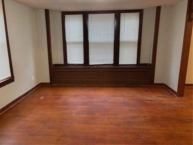 2423 S 12 Street, St Joseph, MO 64503