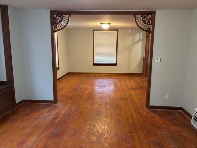 2423 S 12 Street, St Joseph, MO 64503